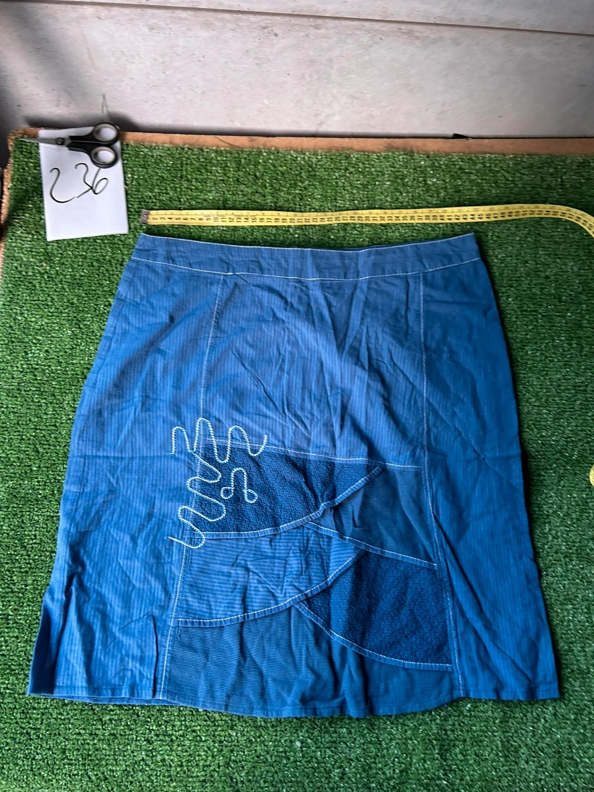 Jupe bleu marine à motifs vintage figure libre
